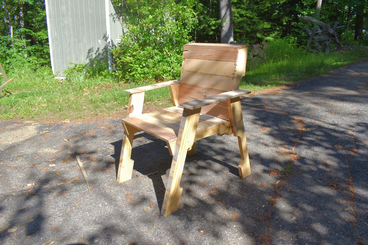 Finished pallet chair, front view